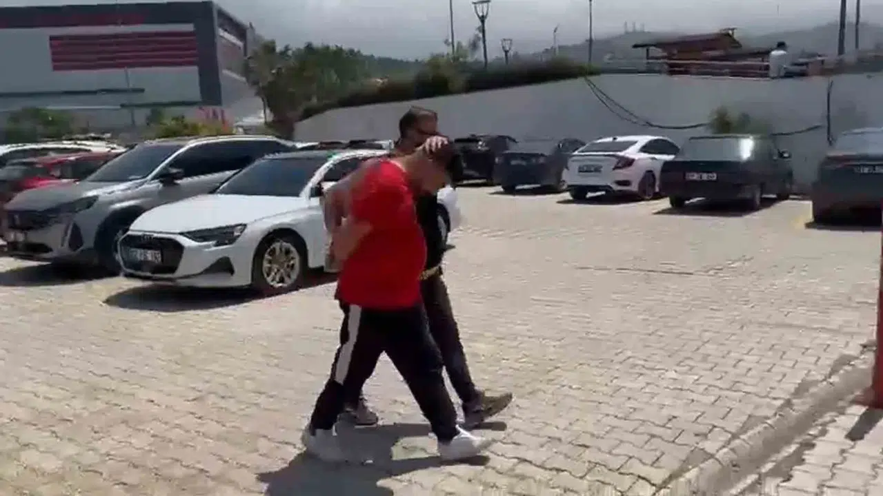 İskenderun’da operasyon: 4 yıl 2 aylık hapis cezası bulunan firari yakayı ele verdi