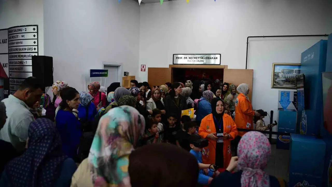 Çayırova’da bilim rüzgarı esiyor: 7’den 70’e herkesin durağı oldu