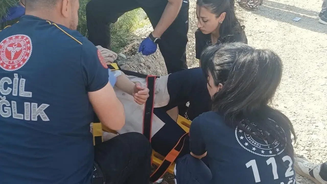 Adıyaman yolunda korku dolu anlar: Kontrolden çıkan araç hurdaya döndü
