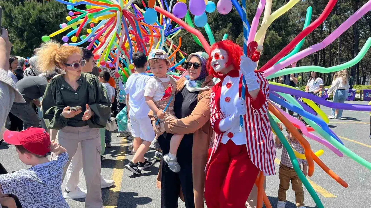 Ümraniye'de çocukların bayramı: Millet Bahçesi festival coşkusuyla doldu taştı