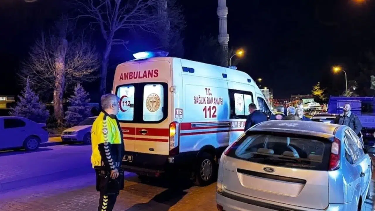 Tavşanlı’da korkutan kaza: Yaya ve motosiklet sürücüsü hastanelik oldu