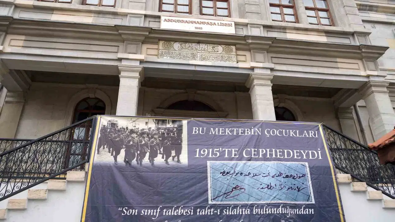 Anadolu’nun eğitim çınarı 141 yaşında: Cepheye giden öğrencileriyle tarihe kazındı