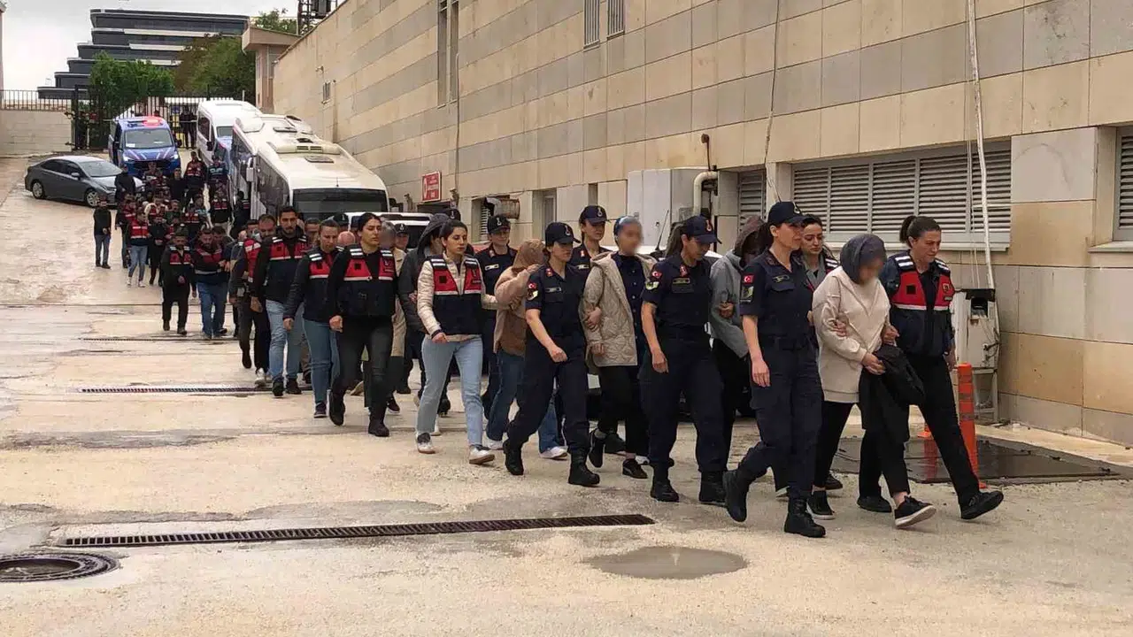 Elazığ’da sağlık vurgunu operasyonu: Hastane patronu dahil 19 kişi hakim karşısında