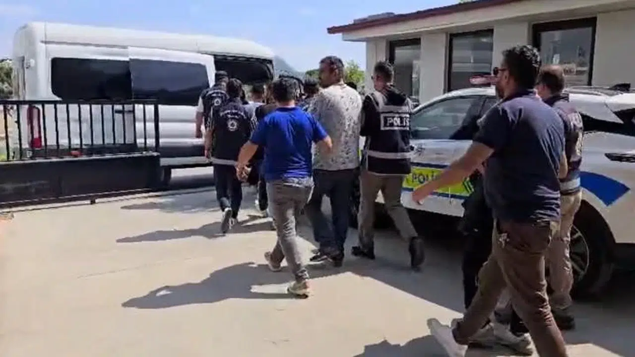 Ege’de göçmen kaçakçılarına ağır darbe: 34 kişi kurtarıldı, şebeke üyeleri cezaevine gönderildi