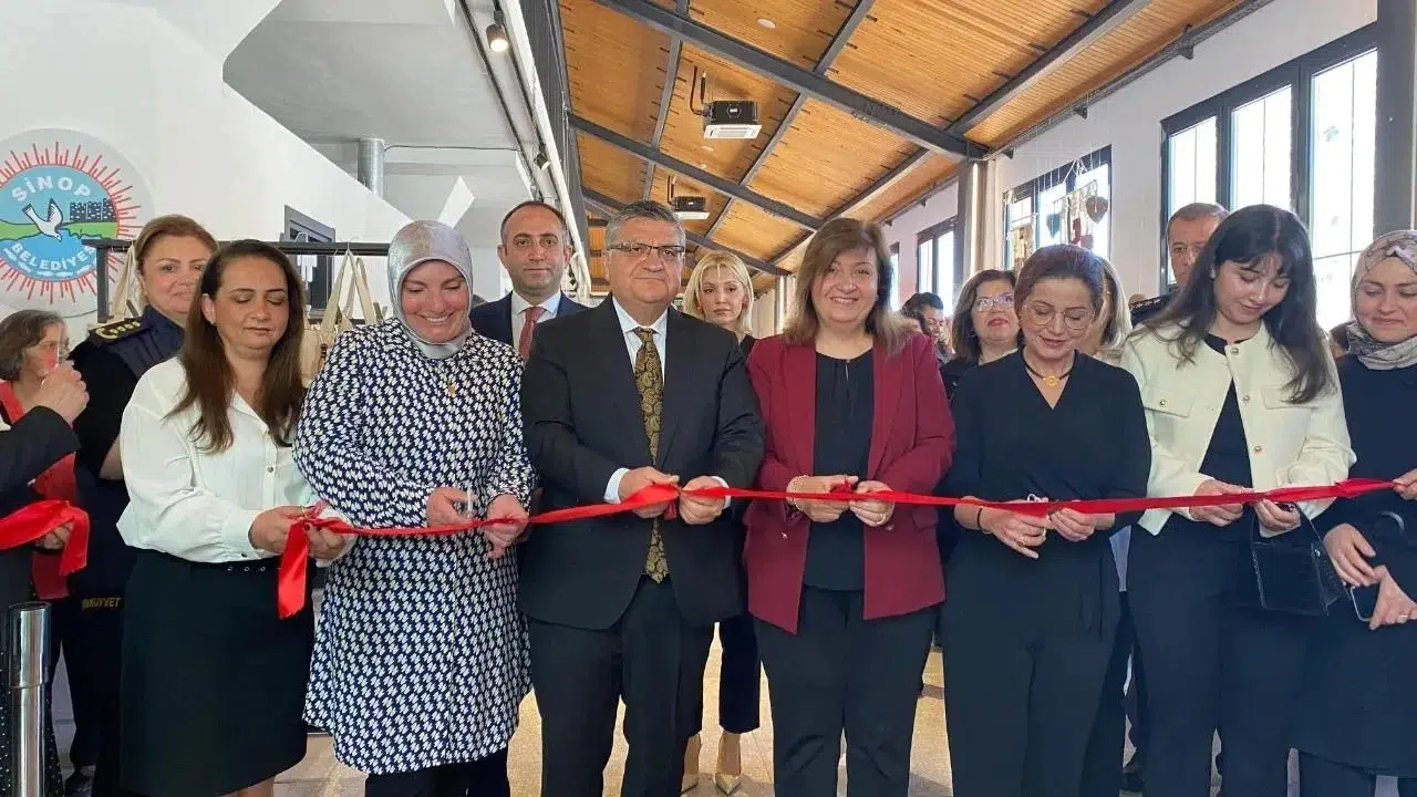 Sinop’ta kadınların el emeği göz nuru eserleri görücüye çıktı: 80 kursiyer bir aile oldu