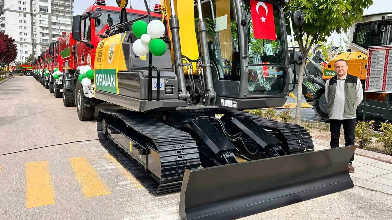 Yeşil Vatan'da dev filo: Bakan Yumaklı'dan yangınla mücadelede Cumhuriyet tarihi rekoru