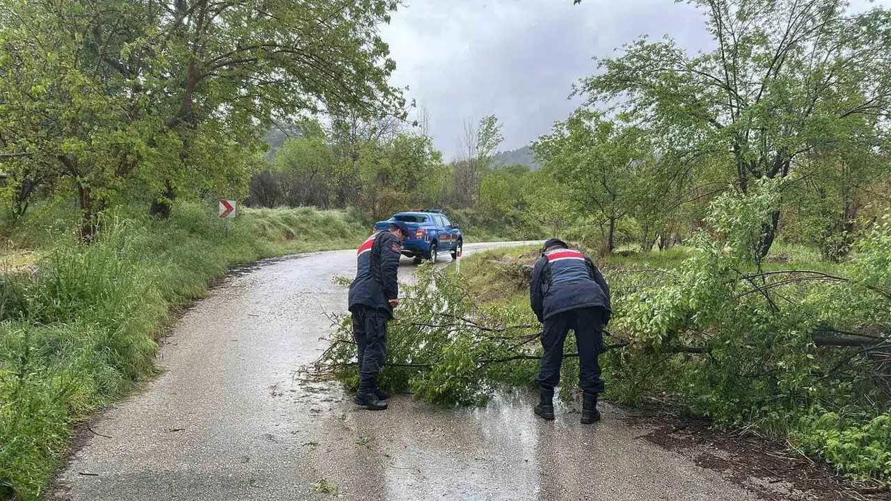 Bilecik’te kabus dolu gece: Sağanak hayatı felç etti, yollar kapandı