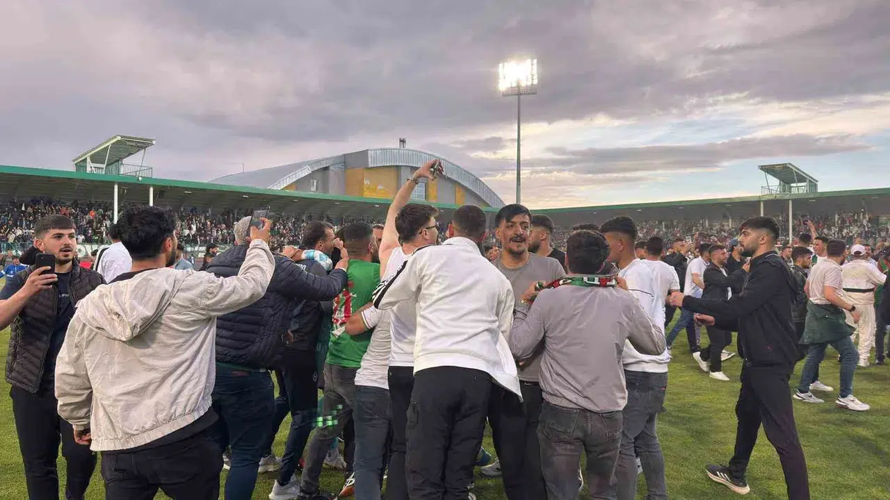 Iğdır’da tarihi gece: Amedspor Süper Lig biletini taraftarıyla kutladı