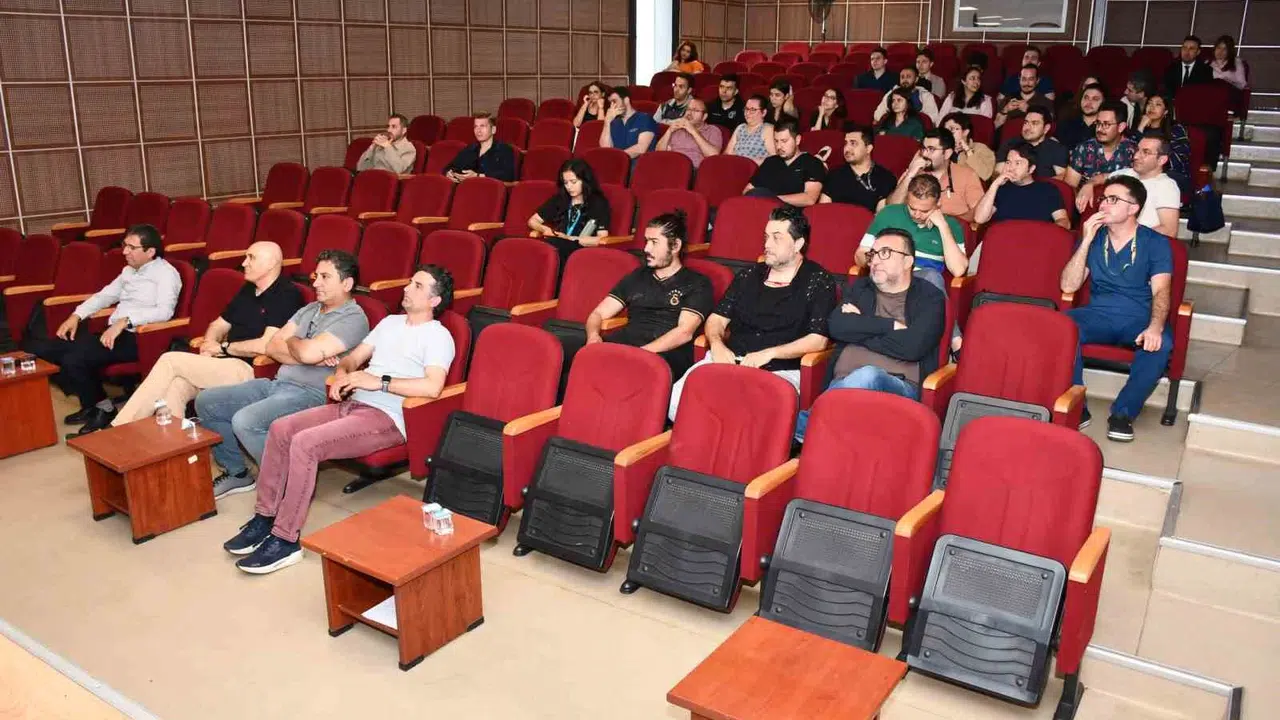 Geleceğin cerrahları Alanya'da yetişiyor: Robotik sistemler simülasyonla masaya yatırıldı