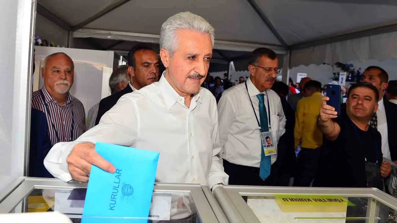 Fenerbahçe'de sürpriz karar: Mehmet Ali Aydınlar başkanlık yarışından çekildi