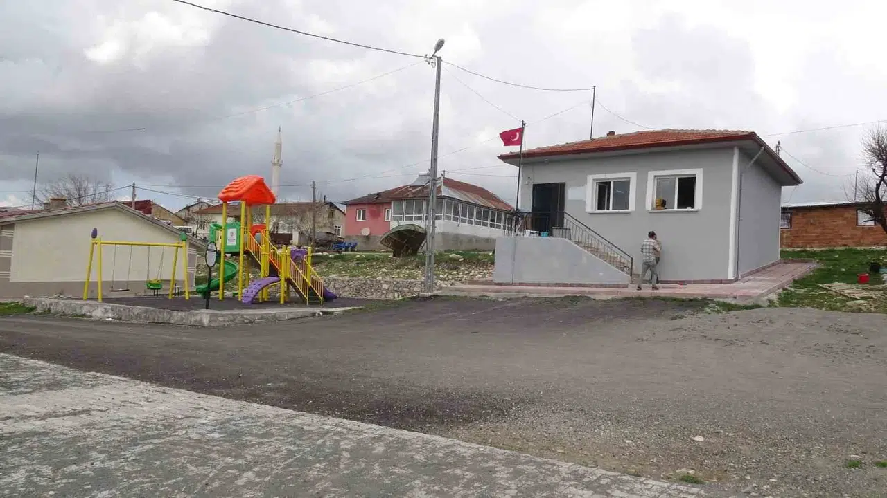 Söğüt Mahallesi’nde jandarma eliyle gelen değişim: Okul yeniden hayat buldu