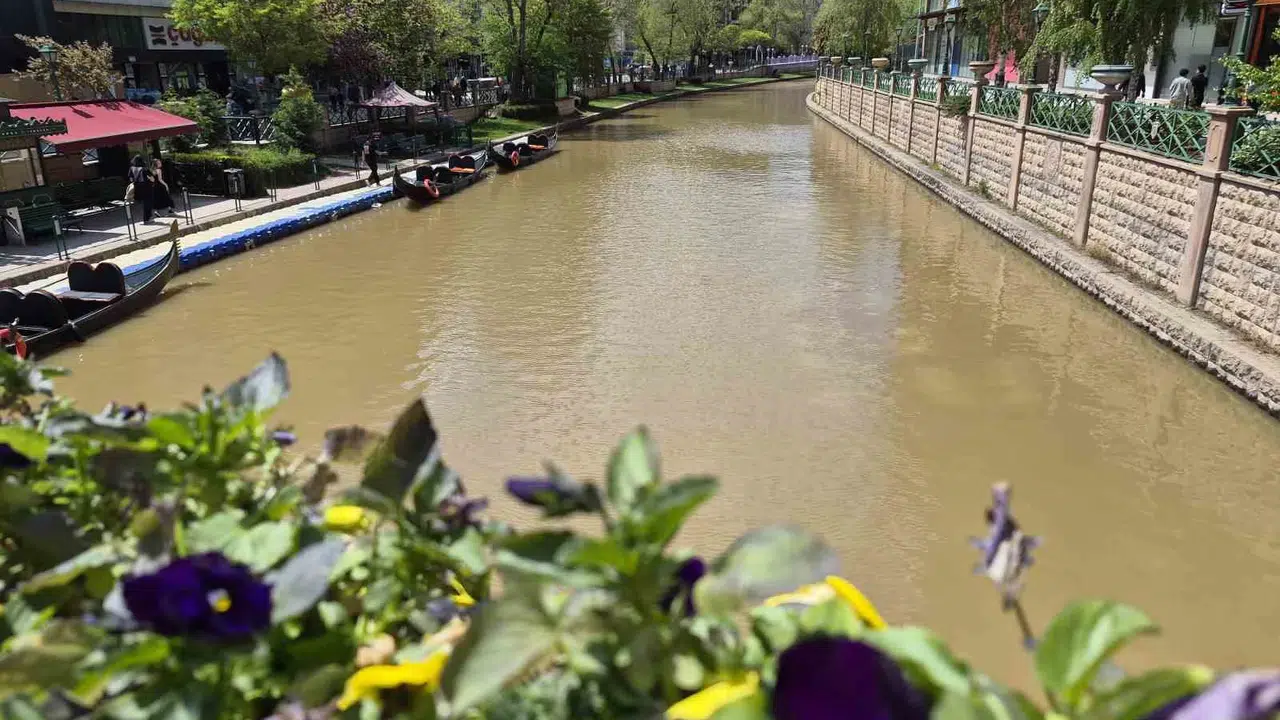 Eskişehir’in simgesi Porsuk Çayı’nda şaşırtan değişim: Sular çamura bulandı
