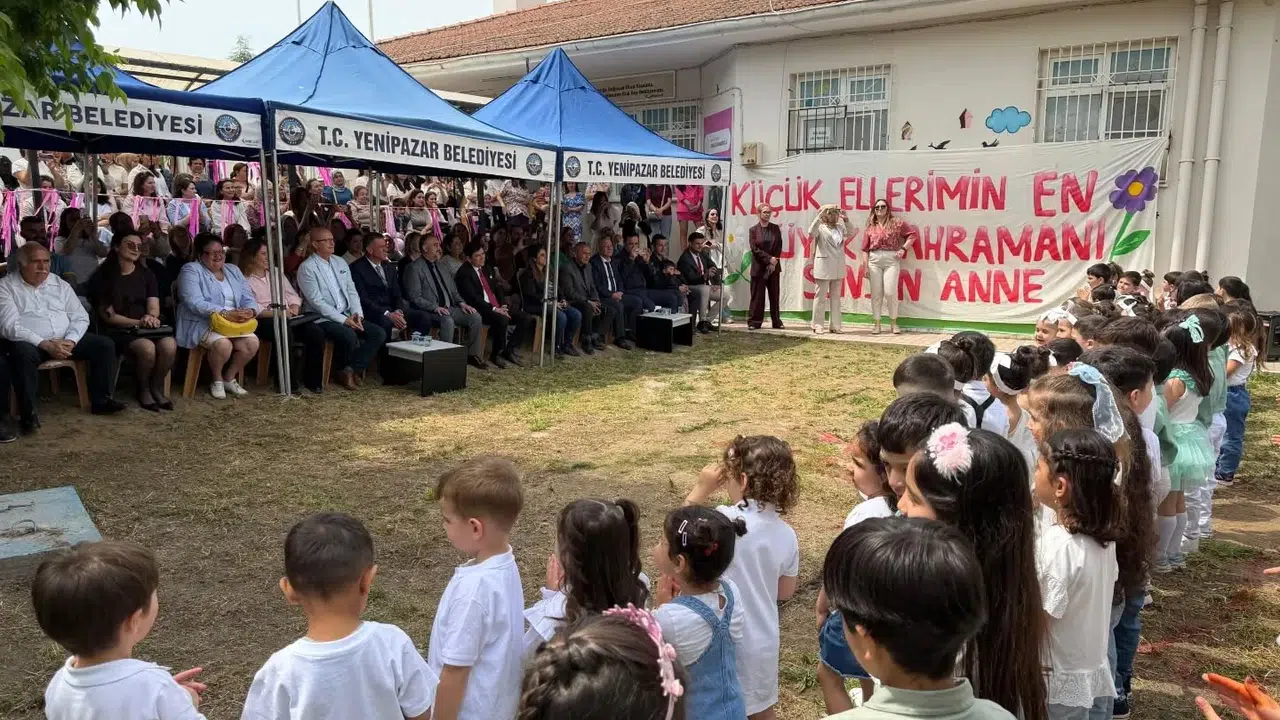 Minik ellerden annelere en özel hediye: Başkan Ercan çömlek tezgahının başına geçti