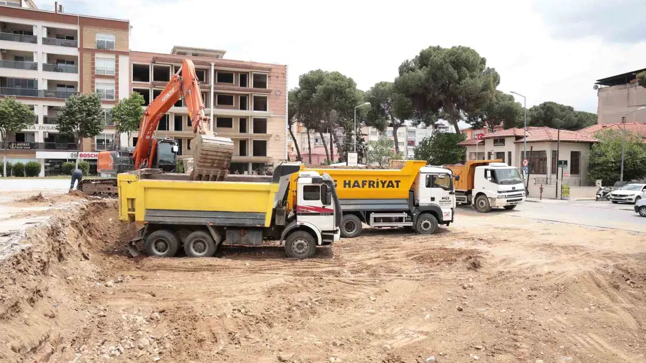 İncirliova’da değişim rüzgarları: Dev meydan projesi için iş makineleri sahaya indi