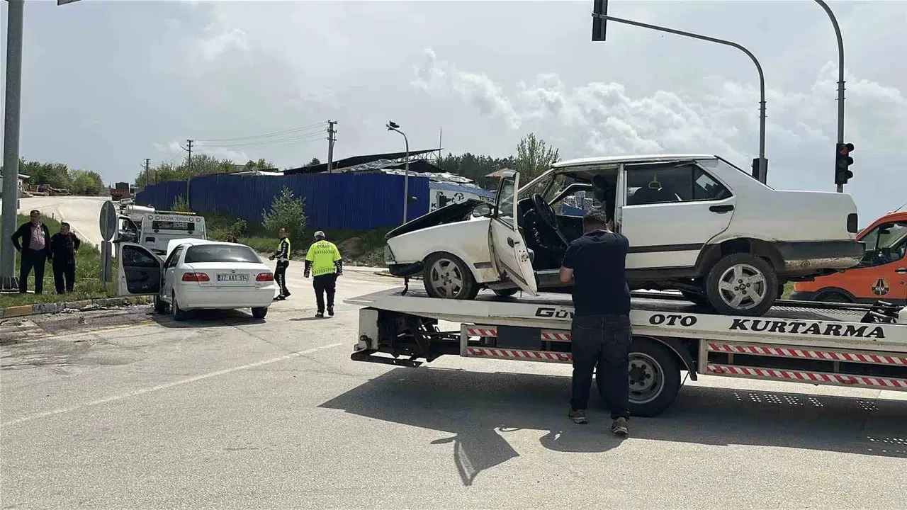 Kastamonu’da trafik kâbusu: Kavşakta can pazarı yaşandı, 8 kişi hastanelik oldu