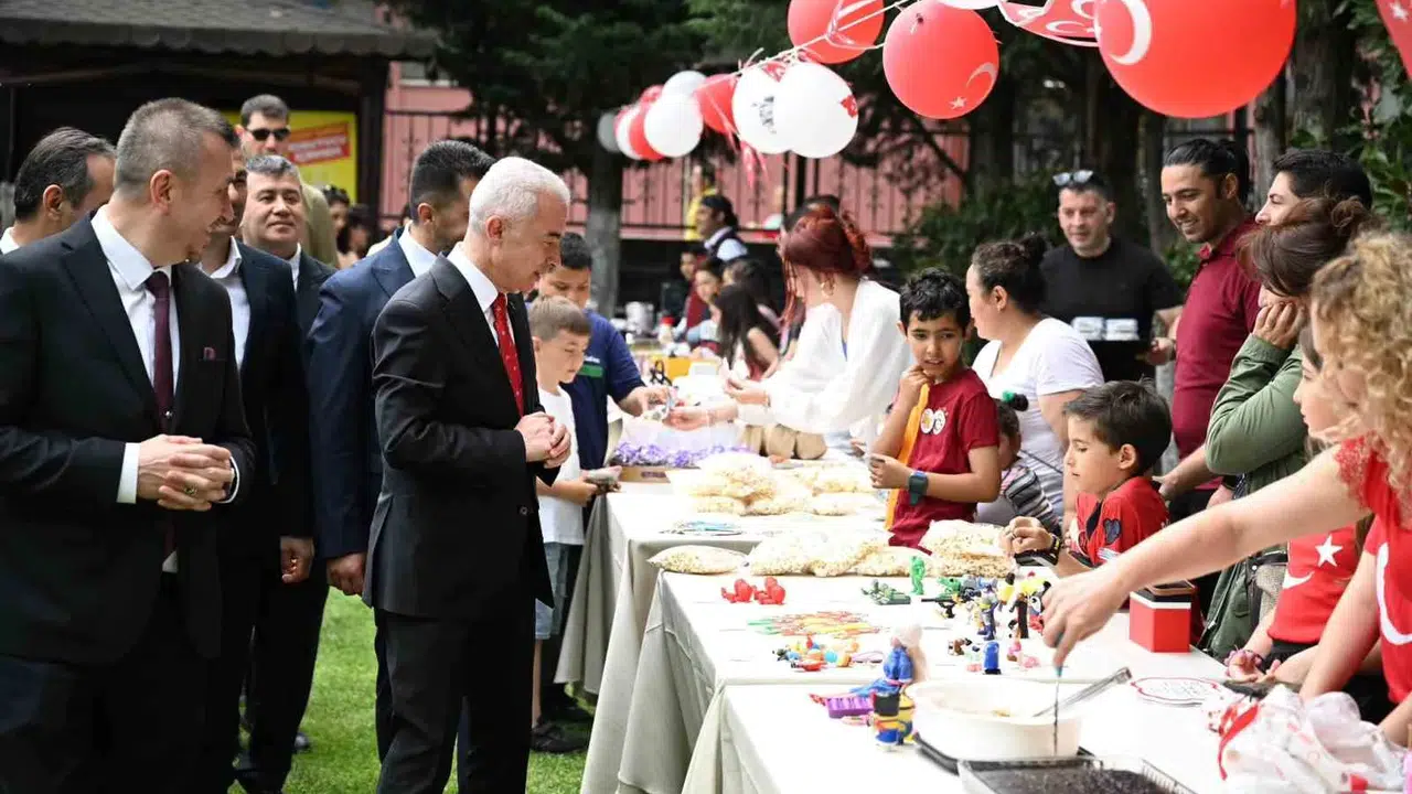 Lüleburgaz’da kitaplar ağaçlarda yeşerdi: Geleceğin mimarları açık havada buluştu