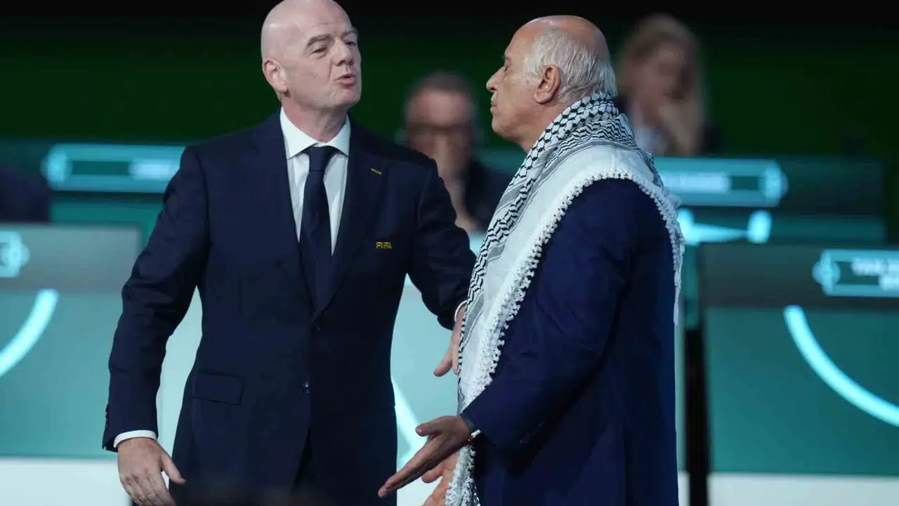 FIFA kürsüsünde soğuk rüzgarlar: Rajoub, İsrailli yetkilinin elini sıkmayı reddetti