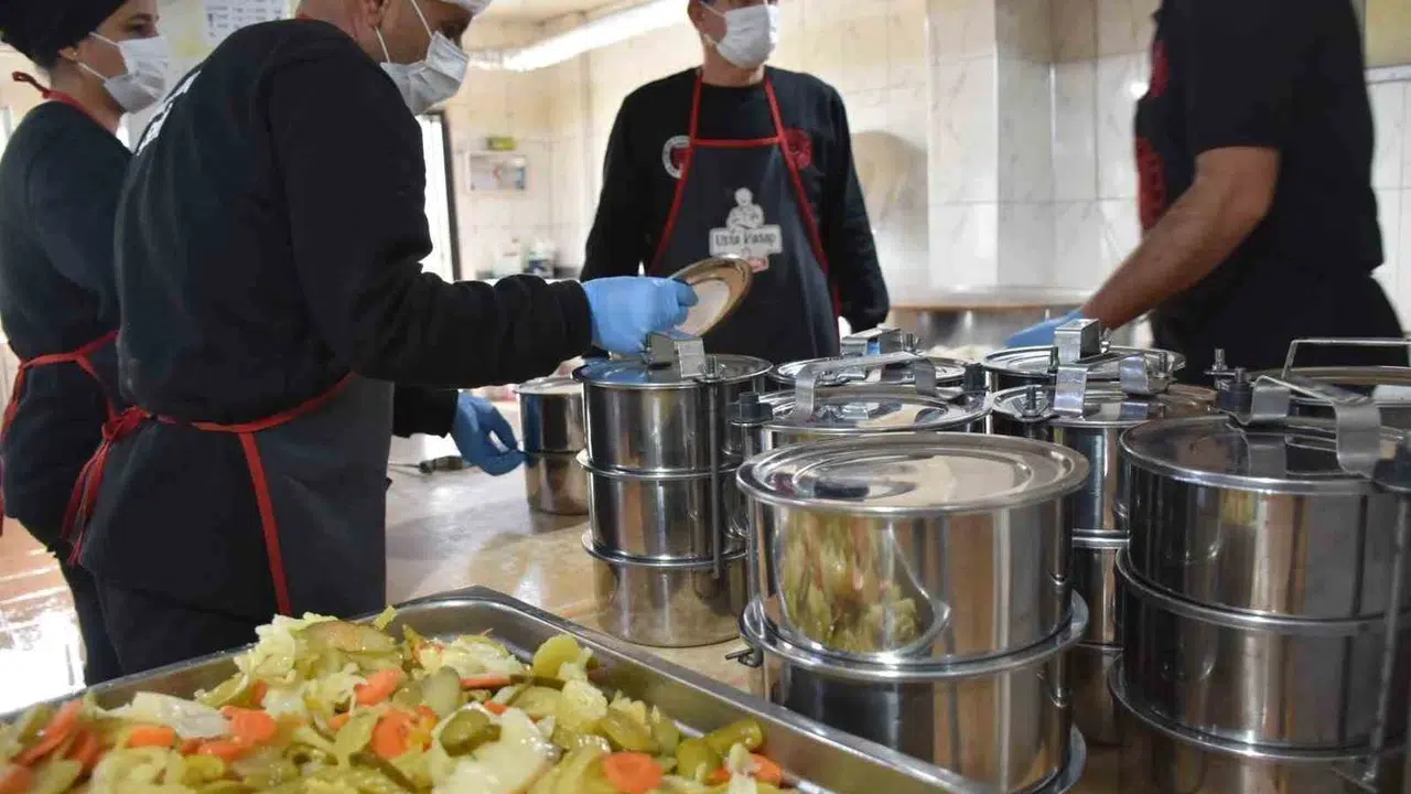 Sason’da mutfaklar boş kalmıyor: 523 haneye her gün sıcak yemek ulaşıyor