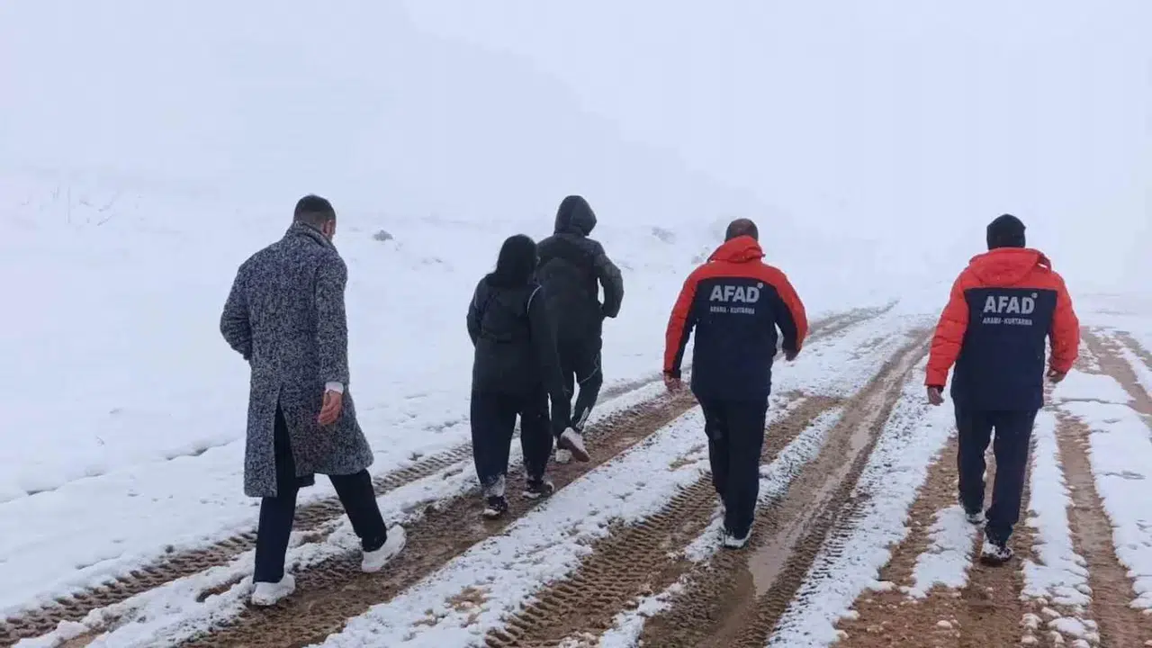 Kösedağ’da korku dolu anlar: Kar esaretinden AFAD sayesinde kurtuldular