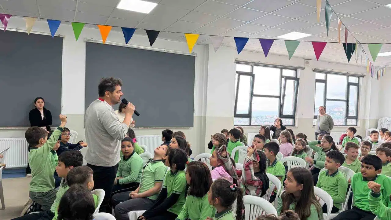Minik öğrencilere hayat kurtaran ders: 112 bilinci okul sıralarına taşındı