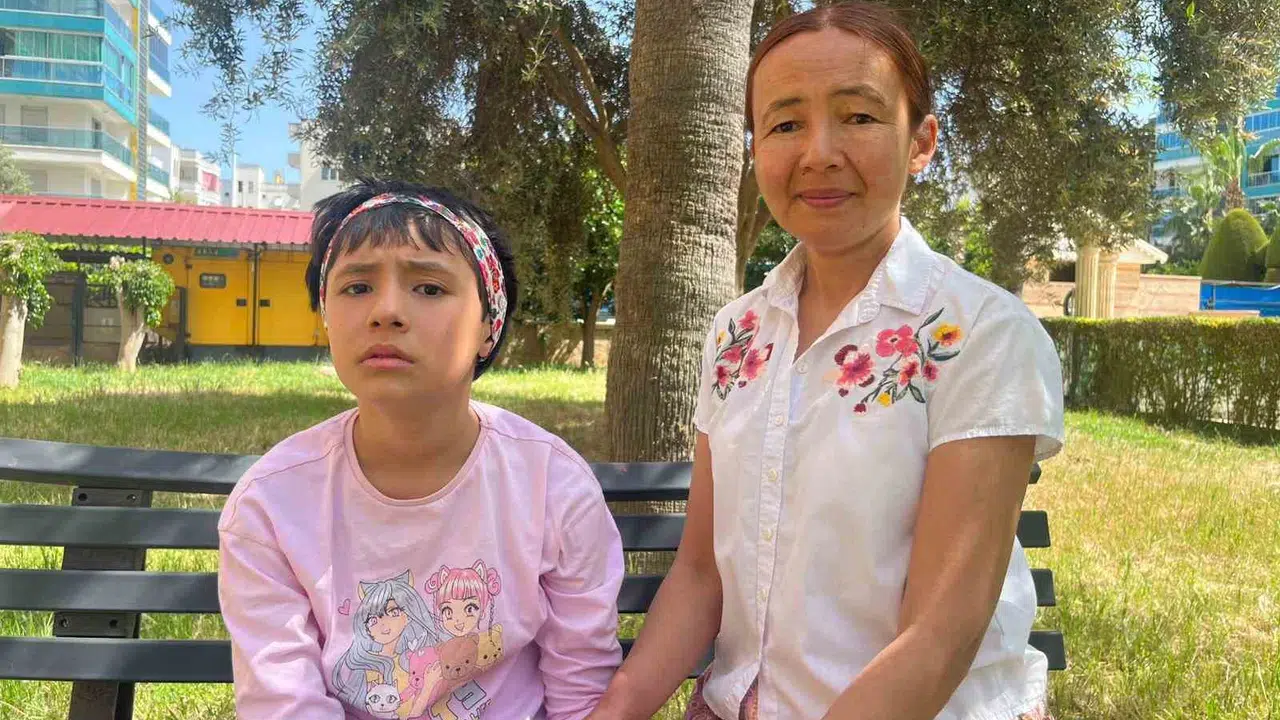 Tek kelimelik bir  anne  için yıllardır bekliyor: 10 yaşındaki Aylin'in sesi olmak istiyor