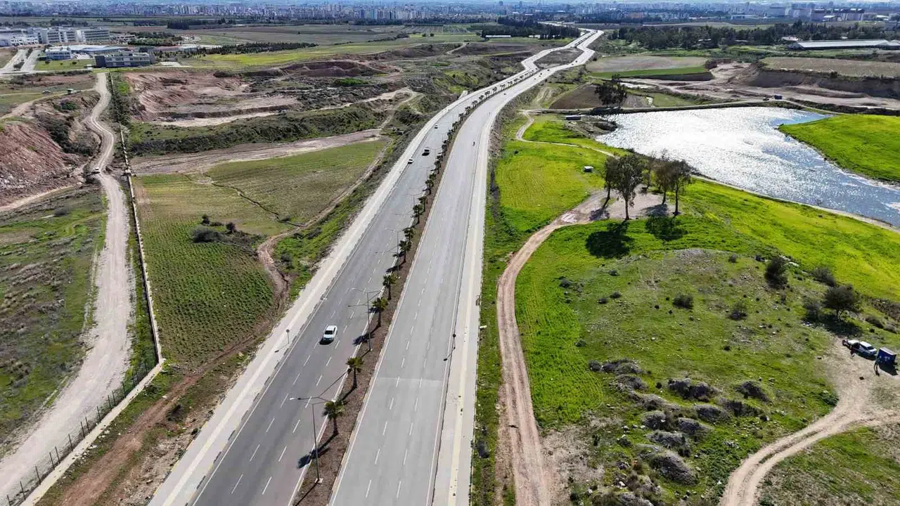 Adana’da mülkiyet krizi: Vatandaşın tapulu arazisine  hayalet  bulvar yaptılar