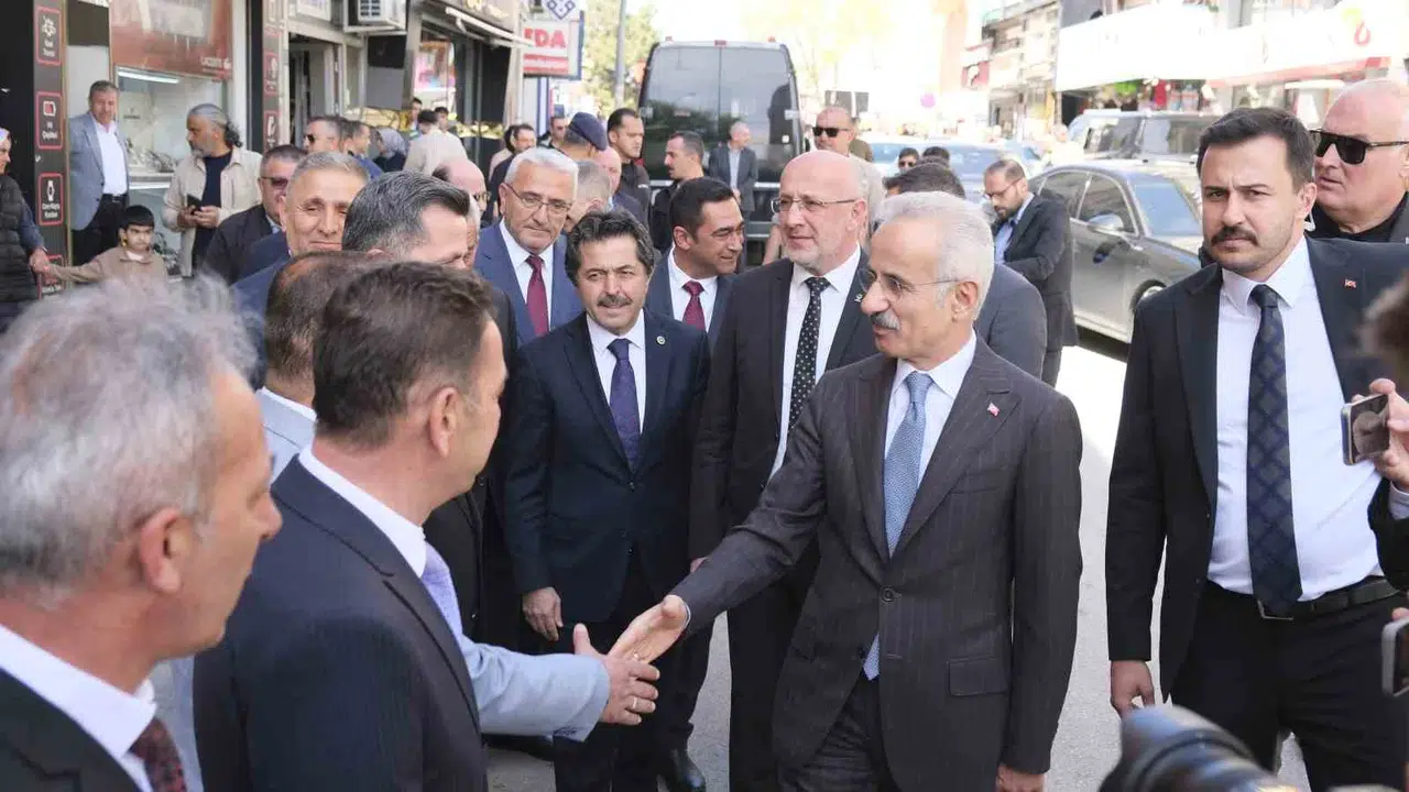 Bakan Uraloğlu’ndan dev ulaşım vizyonu: Karaman’dan Basra’ya uzanan demir ağlar kuruluyor