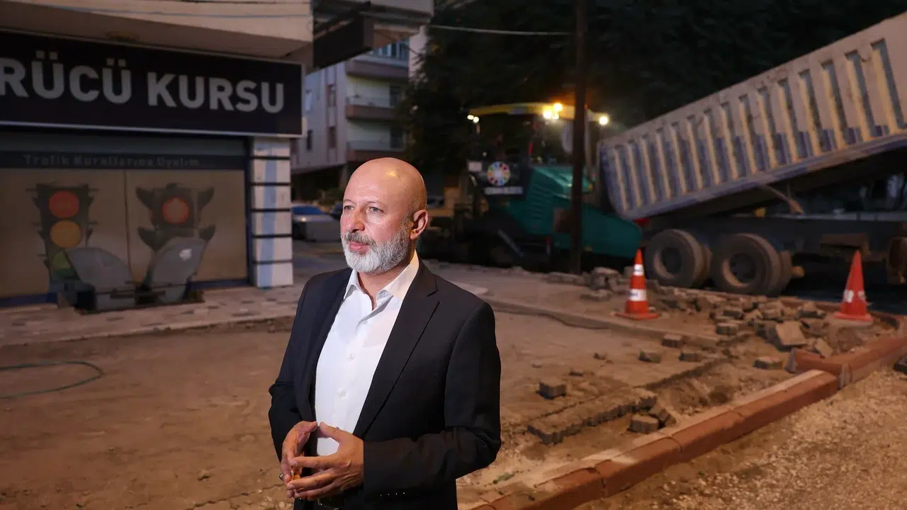 Kocasinan’da gece mesaisi: Ahmet Paşa Caddesi rekor sürede yenilendi