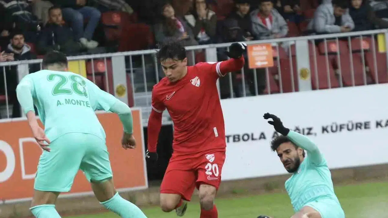Boluspor evinde geriden geldi: Serikspor karşısında üç golle üç puanı kaptı