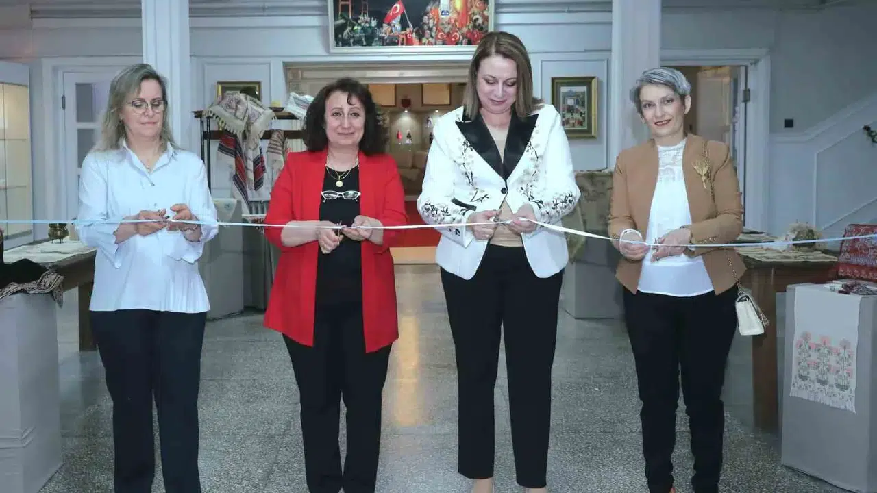 Geleneksel sanatlar Anneler Günü için bir araya geldi: Eskişehir'de el emeği göz nuru eserler sergileniyor