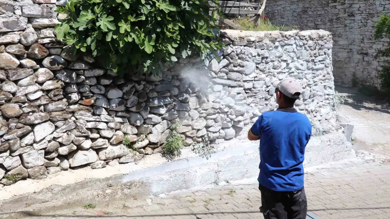 Bozdoğan’da sinek ve haşereyle doğal mücadele: Kireçleme seferberliği başladı