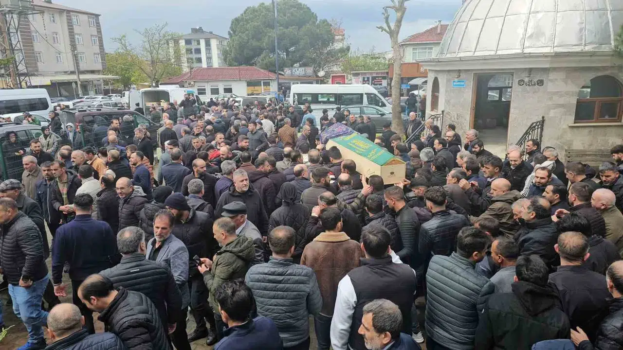 Düğün yolunda gelen acı haber: 3 çocuk annesi Elif Kel son yolculuğuna uğurlandı