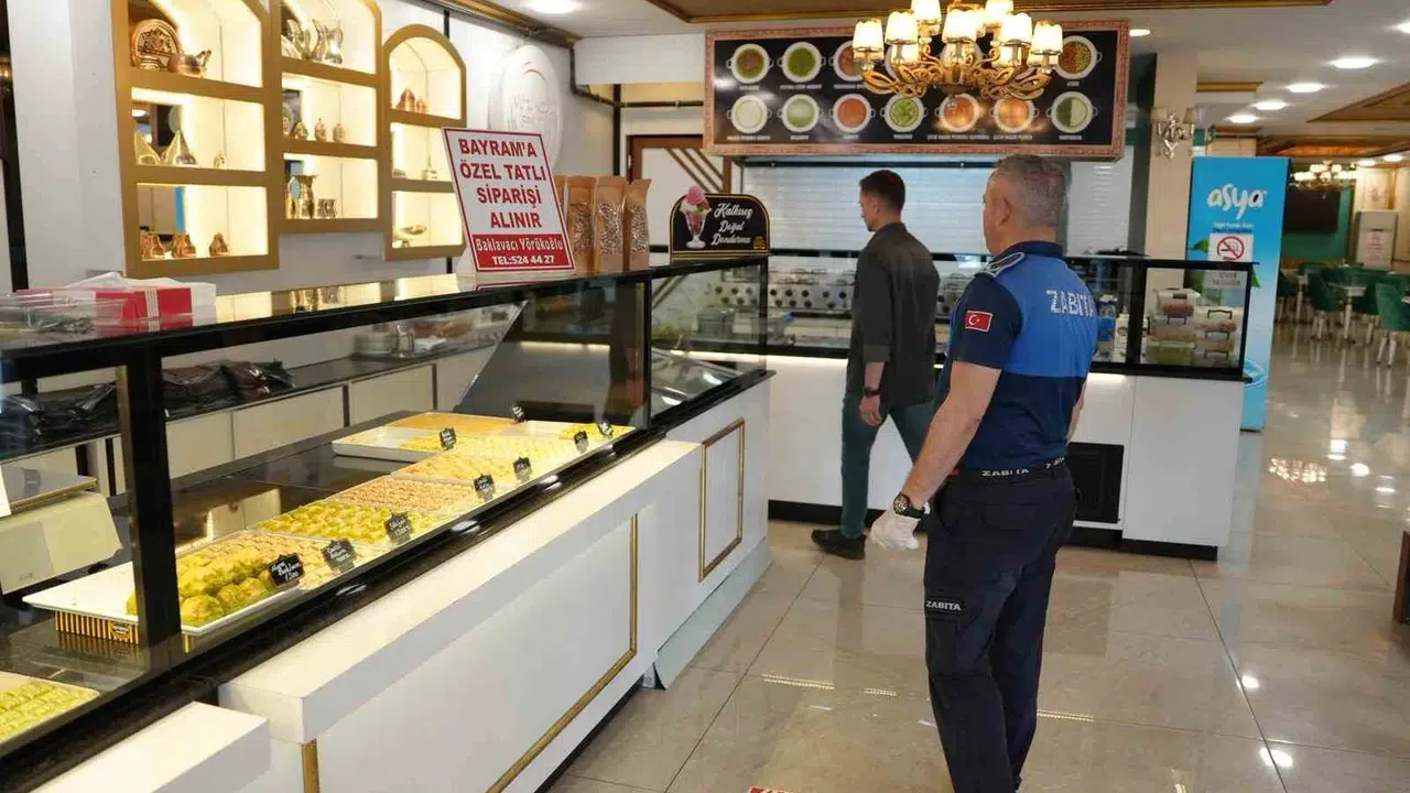 Düzce’de bayram mesaisi: Zabıta ekipleri fırın ve pastanelere şok baskınlar düzenledi
