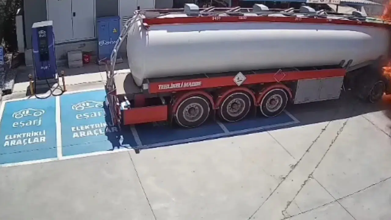Fethiye’yi sarsan tanker yangınında dehşet anları kamerada: Alevler bir anda sardı