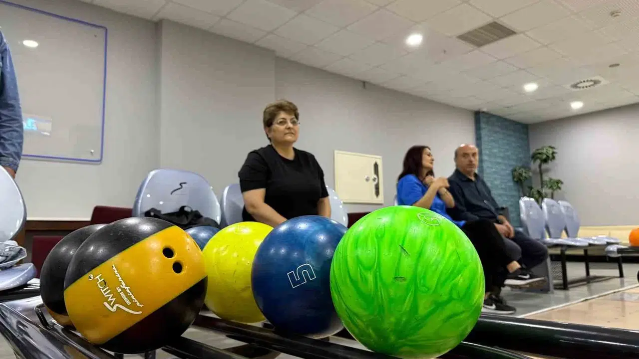 Çorum’da Anneler Günü heyecanı: Bowling salonunda kıyasıya rekabet ve bol kahkaha