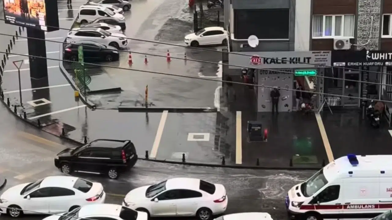 Gaziantep’te sağanak felç etti: Ambulansın imdadına otobüs şoförü yetişti