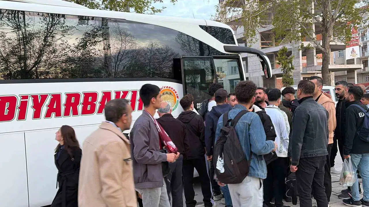 Elazığ’da tarihi gün: Şampiyonluk yolunda dev konvoy Bursa’ya aktı