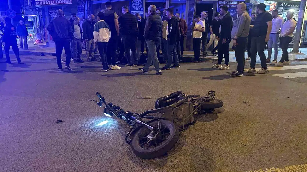 Muratlı'da trafik kazası: İki aracın çarpıştığı noktada motosiklet sürücüsü hastanelik oldu