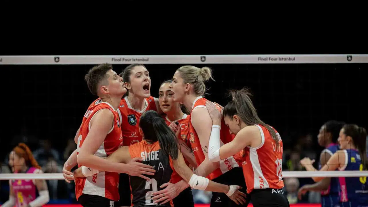 Avrupa’nın zirvesi için dev randevu: Eczacıbaşı Dynavit final biletini kaptı