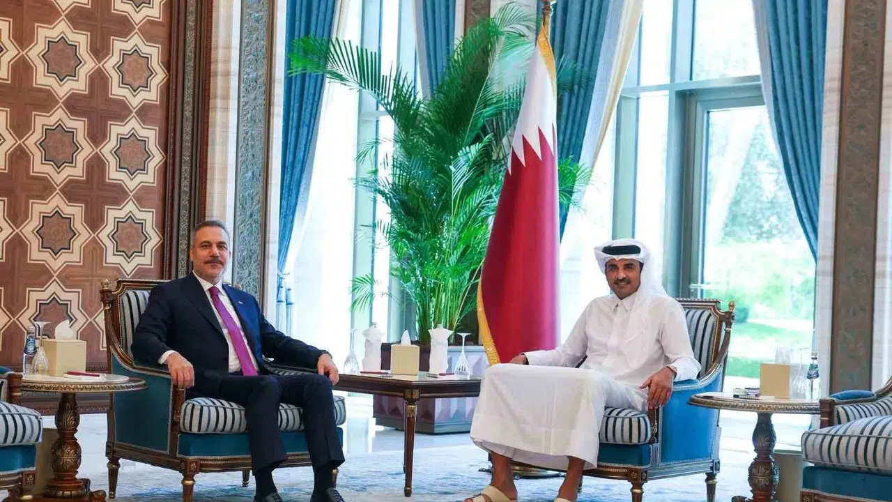 Doha’da kritik diplomasi trafiği: Bakan Fidan Katar Emiri ile bir araya geldi