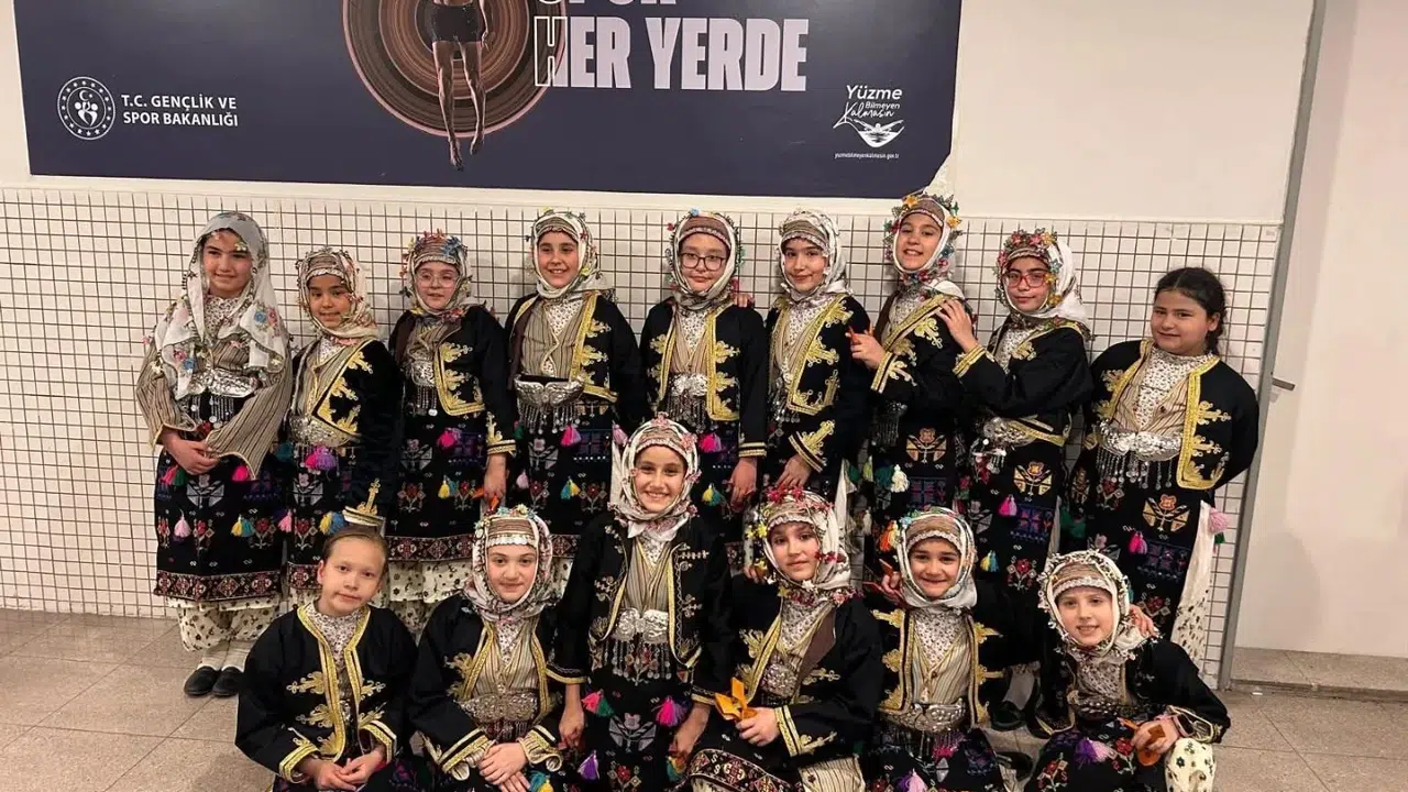 Ege'nin zirvesinde Kütahya rüzgarı: Halk oyunları ekipleri madalyaları topladı