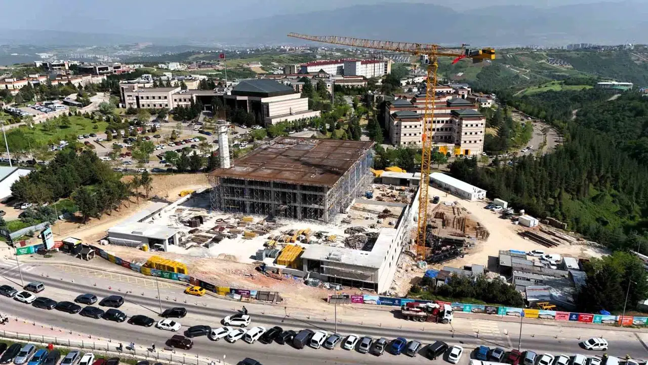Umuttepe’de dev kompleks yükseliyor: 5 bin kişilik ibadethane ve otoparkta sona doğru