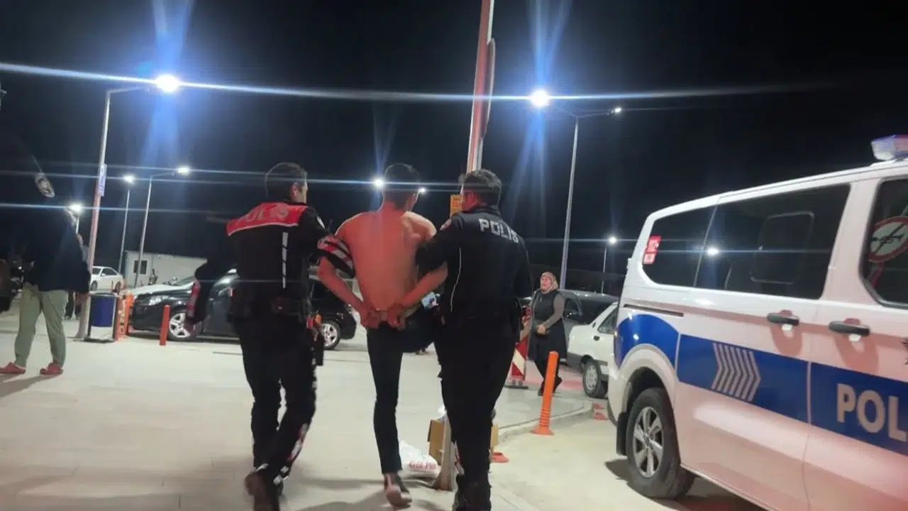 Burdur'da dehşet gecesi: Arkadaşını bıçakladı, yakalanınca ortalığı birbirine kattı