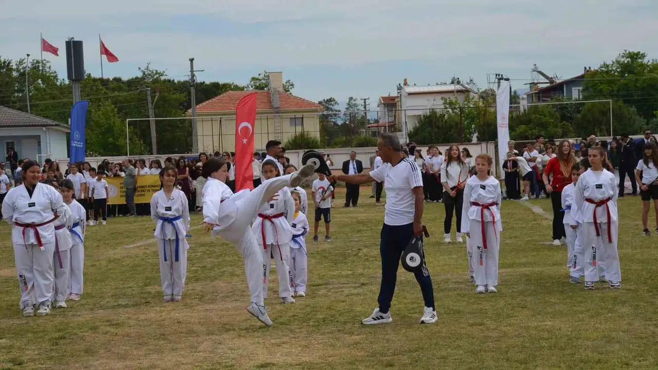 Didim’de 19 Mayıs coşkusu: Kurtuluş mücadelesi sahneye taşındı
