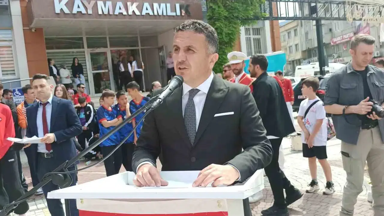 Devrek’te 19 Mayıs coşkusu: Gençlik bayramı renkli görüntülere sahne oldu