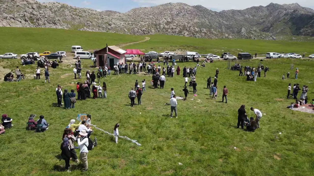Doğanın kalbinde iki gün: Adıyaman’da ters laleler için buluştular