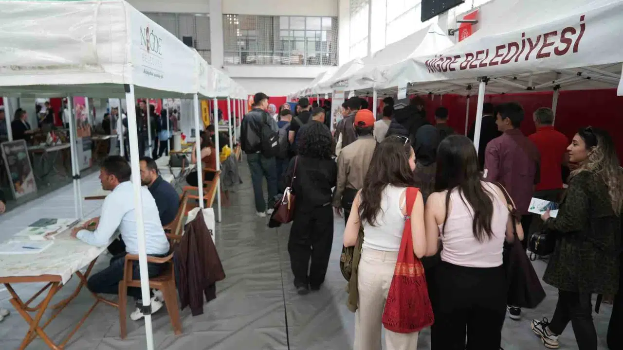 Niğde'de dev buluşma: 44 firma iş arayanlarla aynı masada buluştu