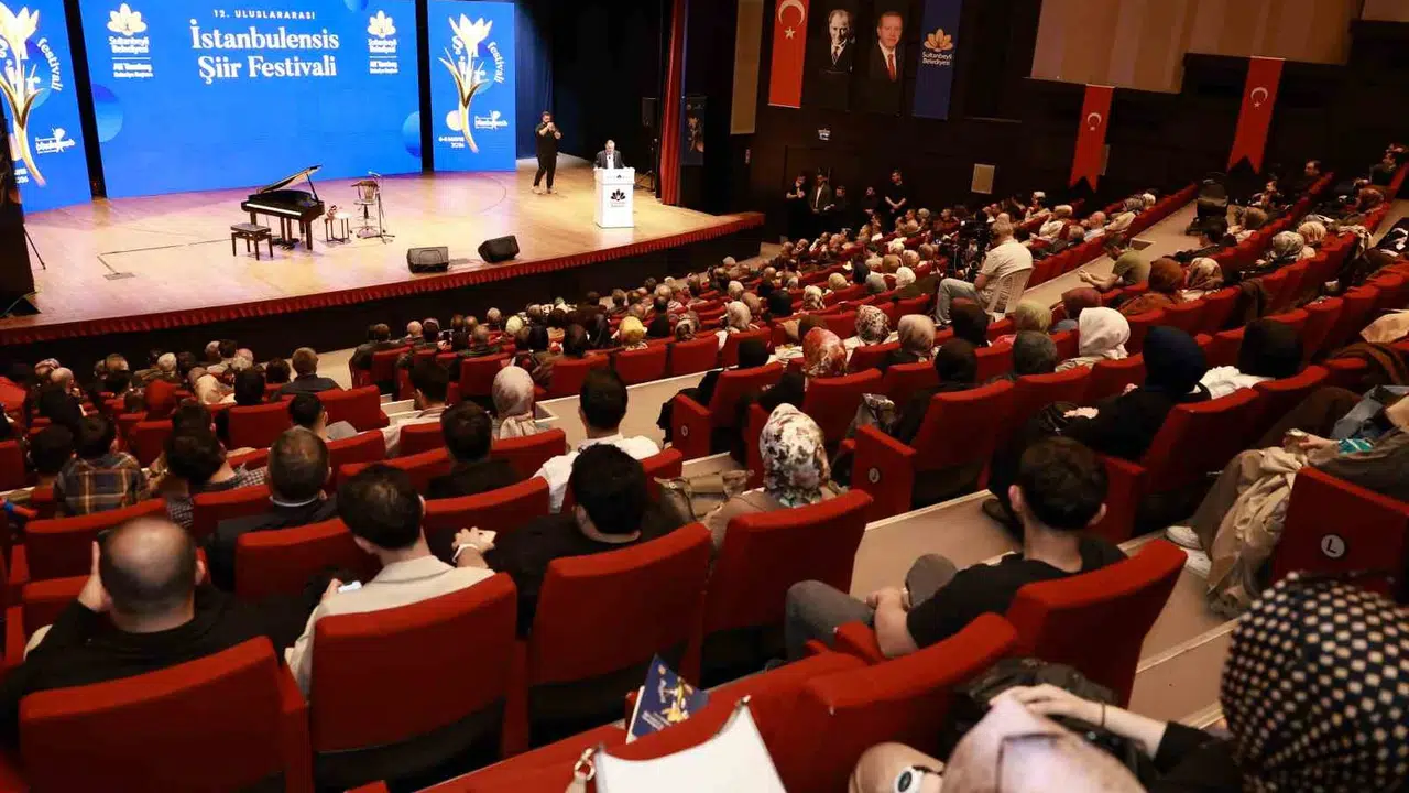 Sultanbeyli’de Şiir Rüzgarı Dindi: 12. İstanbulensis Şiir Festivali Unutulmaz Bir Finalle Kapandı