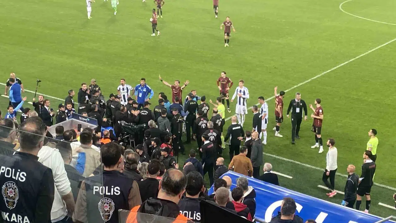 Başkentte tansiyon tavan yaptı: Emre Belözoğlu ve Ali Ekber Düzgün saha dışına gönderildi