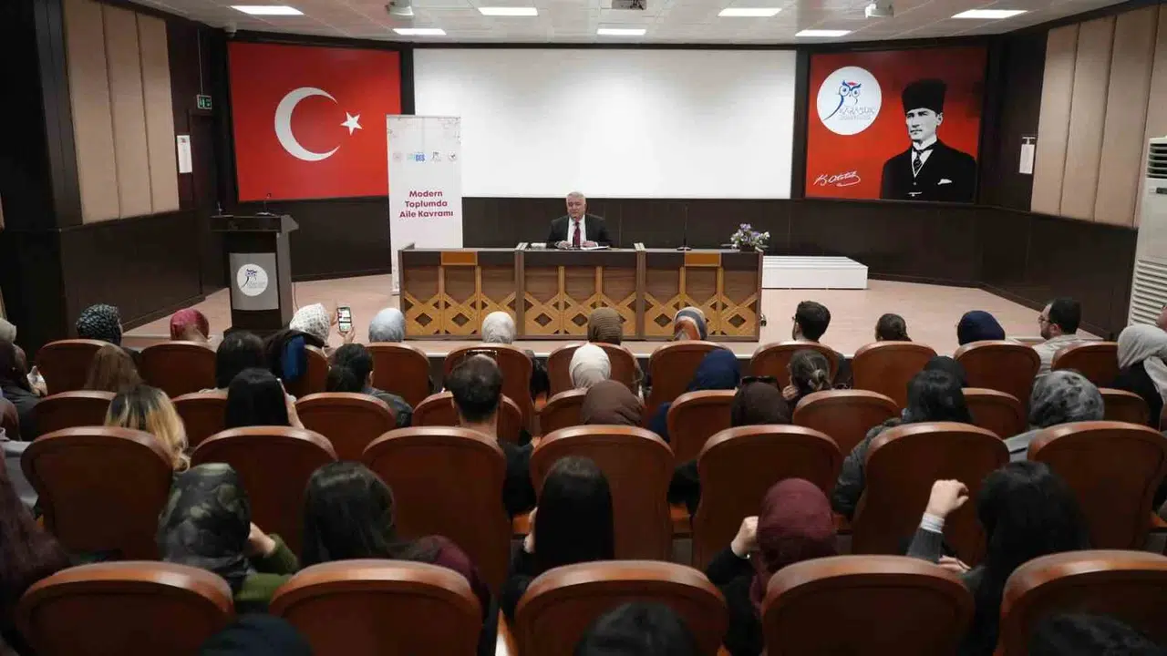 Dijital çağda aile yapısı masaya yatırıldı: Modernleşme aile bağlarını nasıl dönüştürüyor?
